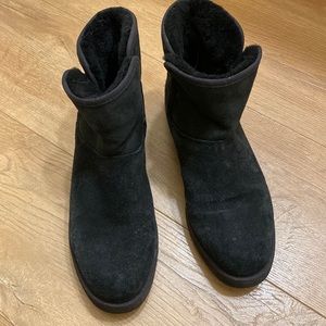 UGGS!! Black short boots